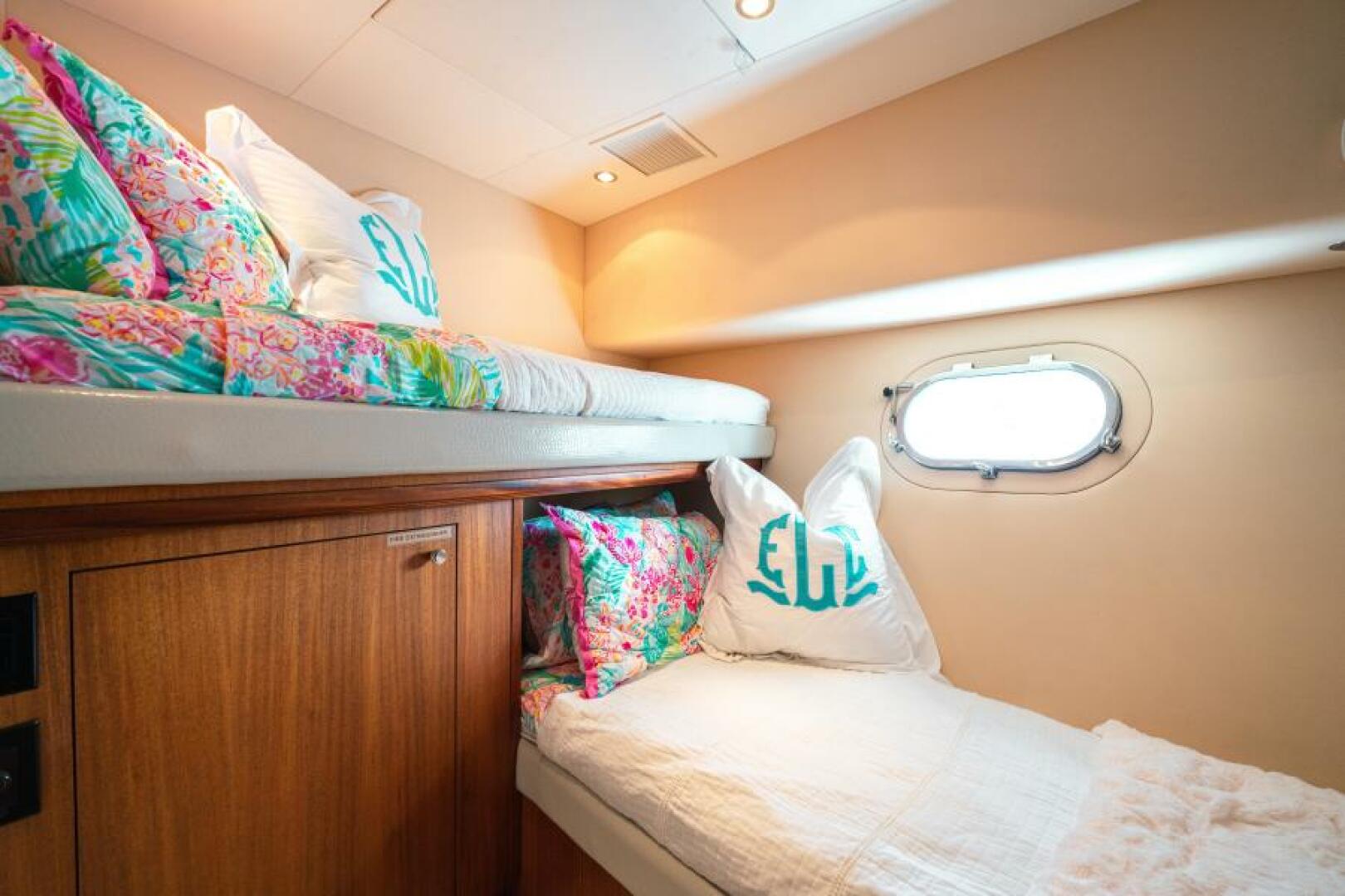 Slide: The Image of 2009 Hatteras 60 Motor Yacht Little Wave - 4623458