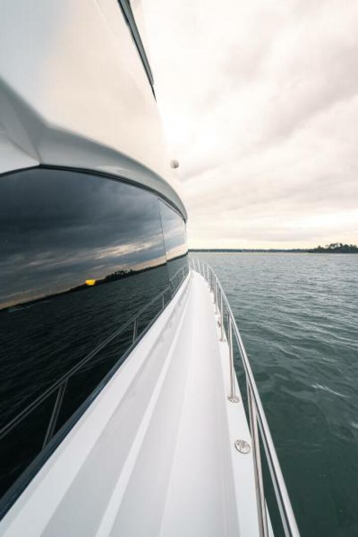 Slide: The Image of 2009 Hatteras 60 Motor Yacht Little Wave - 4623484