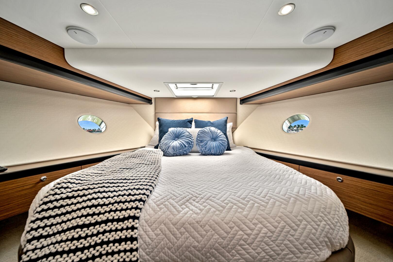 Slide: The Image of 2017 Hatteras 60 Motor Yacht 'West' - 4415709