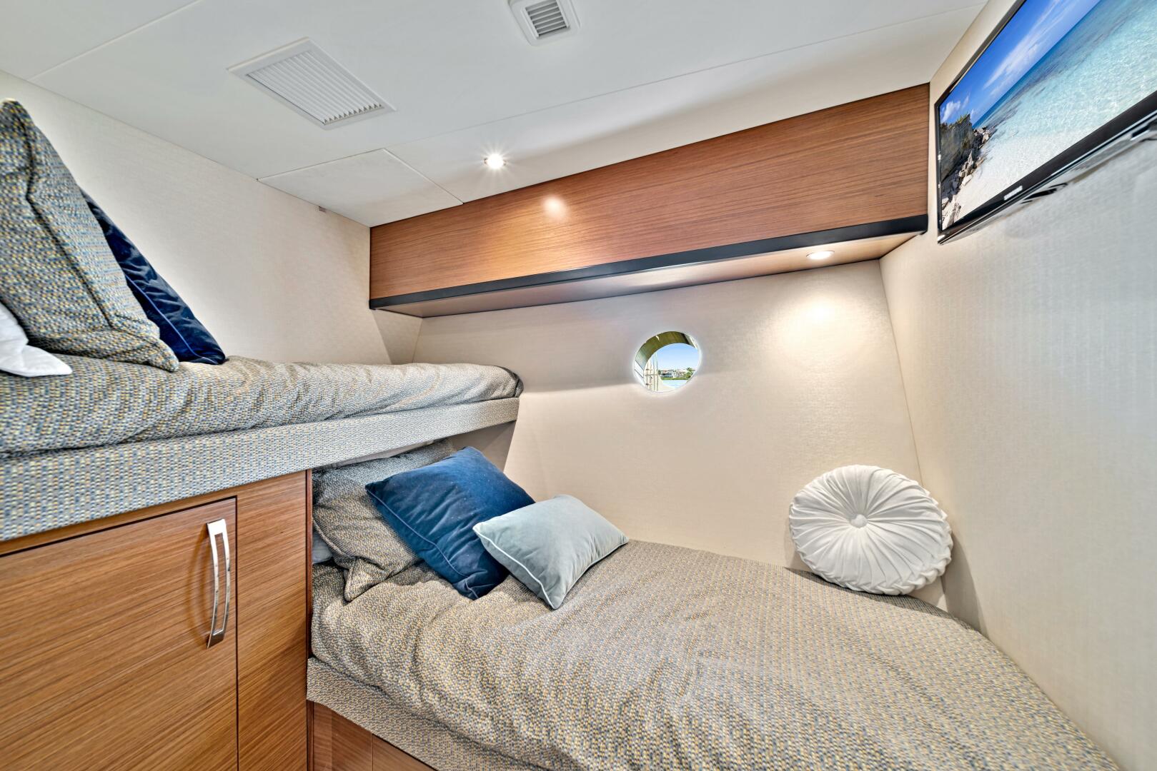 Slide: The Image of 2017 Hatteras 60 Motor Yacht 'West' - 4415717