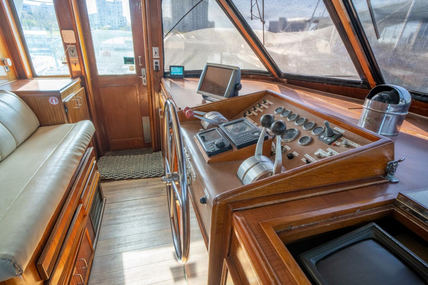 Slide: The Image of Hatteras 61 Motoryacht 1981 - 5276333