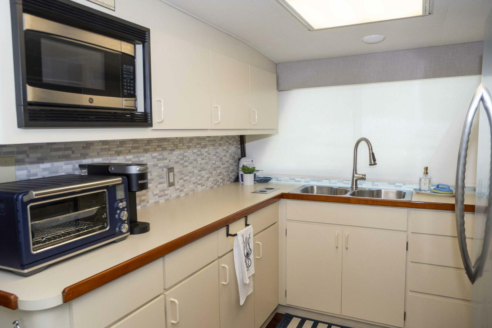 Slide: The Image of Hatteras 63 Motor Yacht 1987 - 4467630