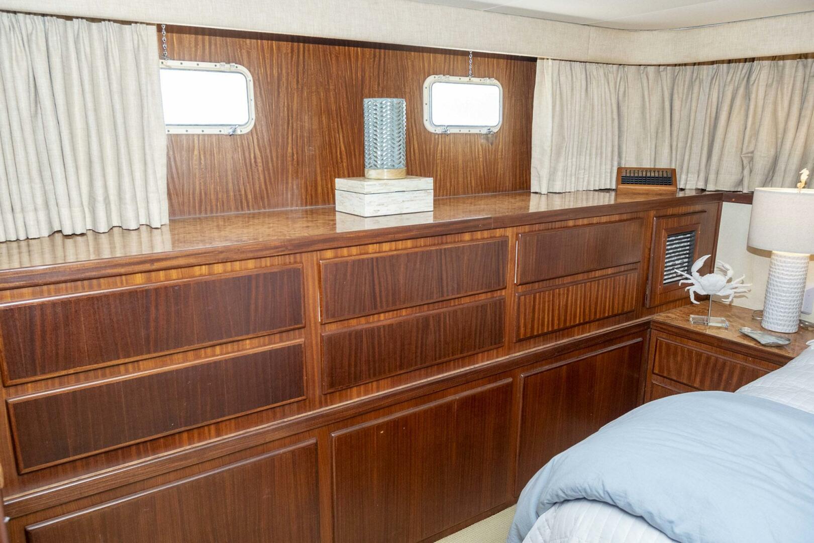 Slide: The Image of Hatteras 63 Motor Yacht 1987 - 4467667