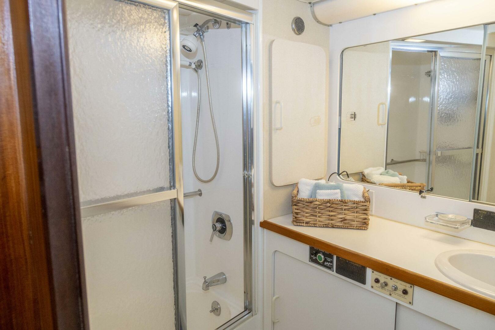 Slide: The Image of Hatteras 63 Motor Yacht 1987 - 4467671