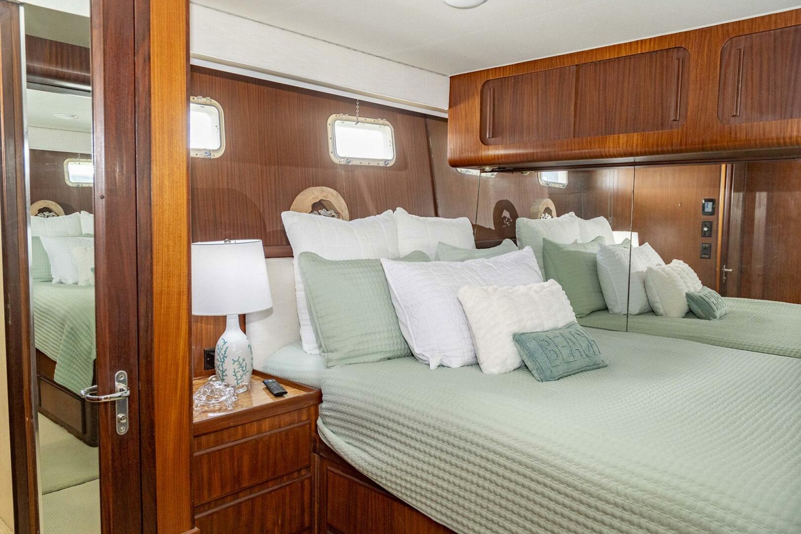 Slide: The Image of Hatteras 63 Motor Yacht 1987 - 4467673