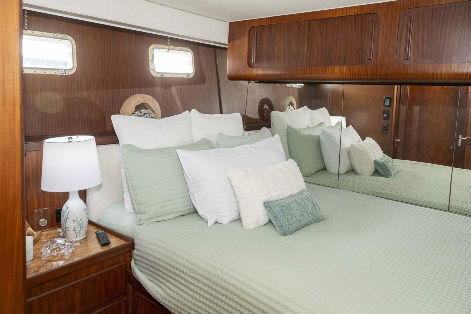 Slide: The Image of Hatteras 63 Motor Yacht 1987 - 4467674