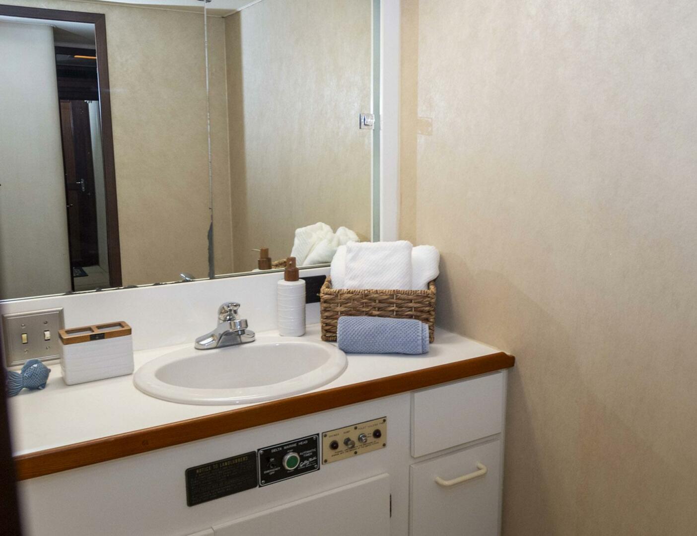 Slide: The Image of Hatteras 63 Motor Yacht 1987 - 4467676