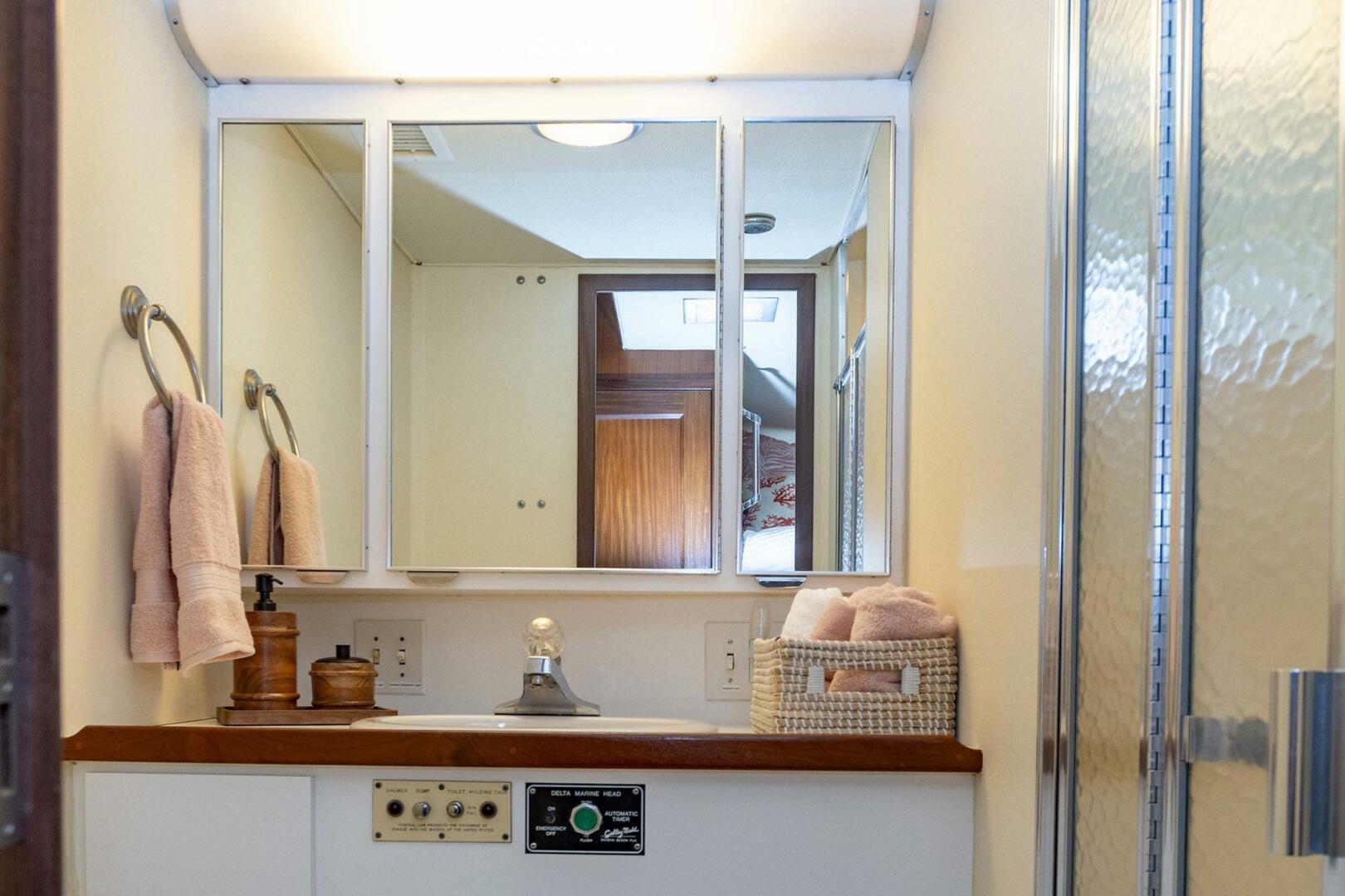 Slide: The Image of Hatteras 63 Motor Yacht 1987 - 4467687