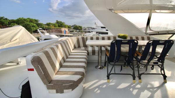 Slide: The Image of Hatteras 64 Motor Yacht 2006 - 22