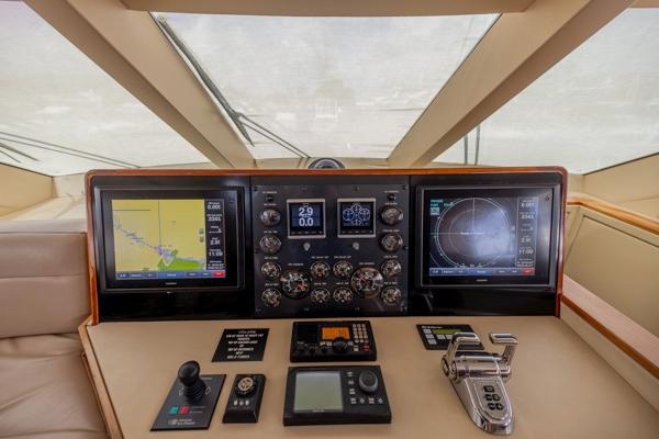 Slide: The Image of Hatteras 64 Motor Yacht 2006 - 41