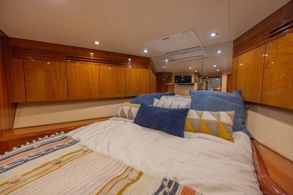 Slide: The Image of Hatteras 64 Motor Yacht 2006 - 49