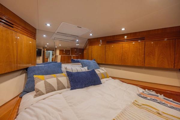 Slide: The Image of Hatteras 64 Motor Yacht 2006 - 50