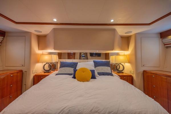 Slide: The Image of Hatteras 64 Motor Yacht 2006 - 56