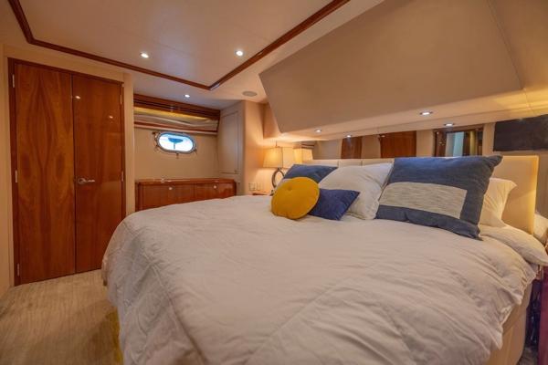 Slide: The Image of Hatteras 64 Motor Yacht 2006 - 57