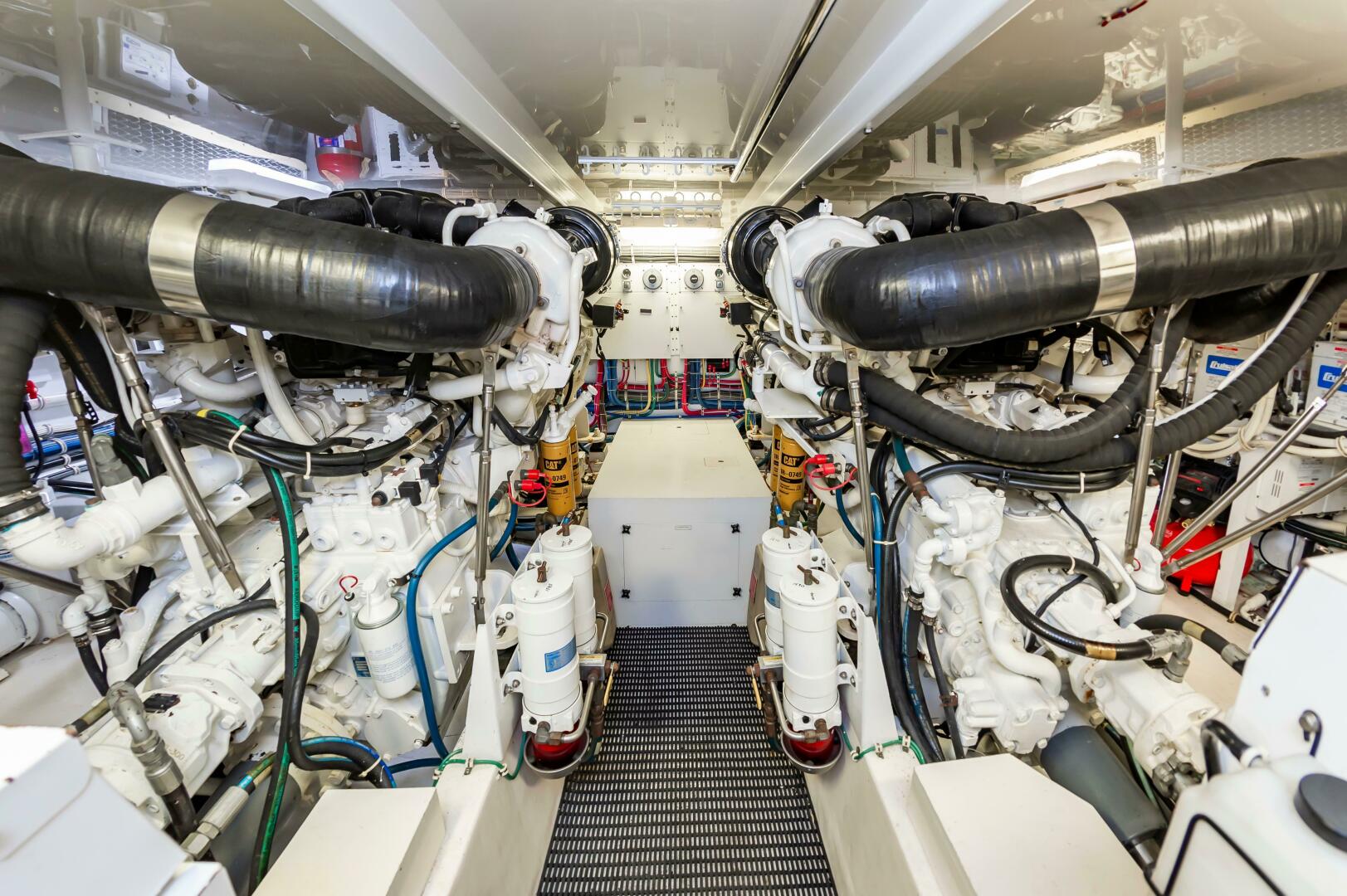 Slide: The Image of Hatteras 64 Motor Yacht 2007 - 4784841