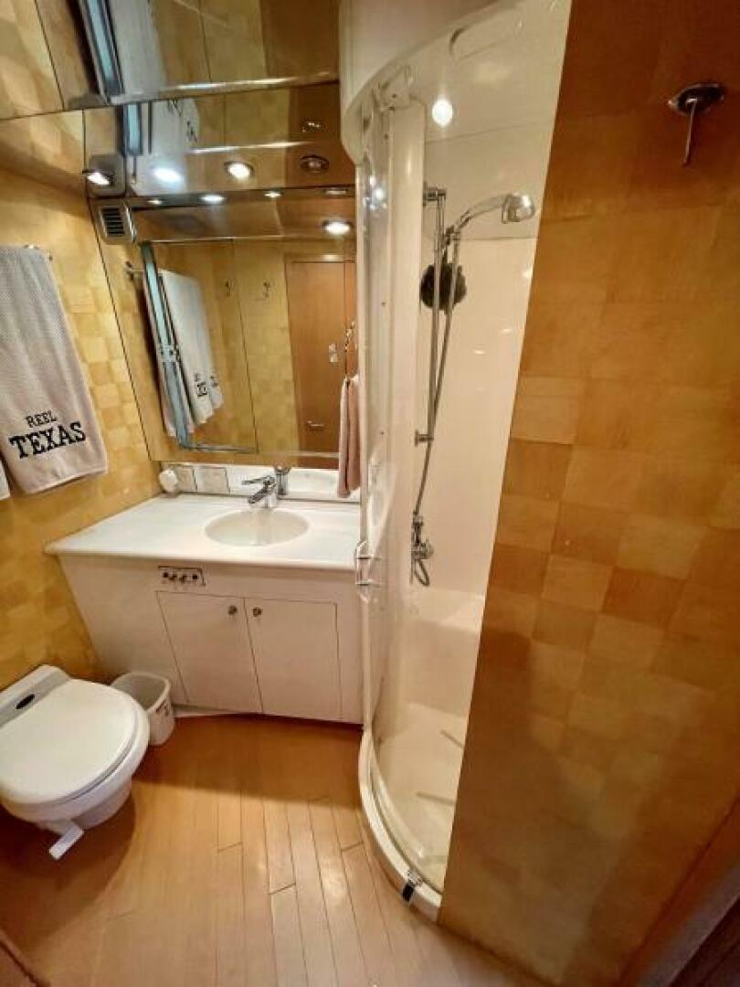 Slide: The Image of 1998 Hatteras 65 Sport Fish VIP Head - 4928843