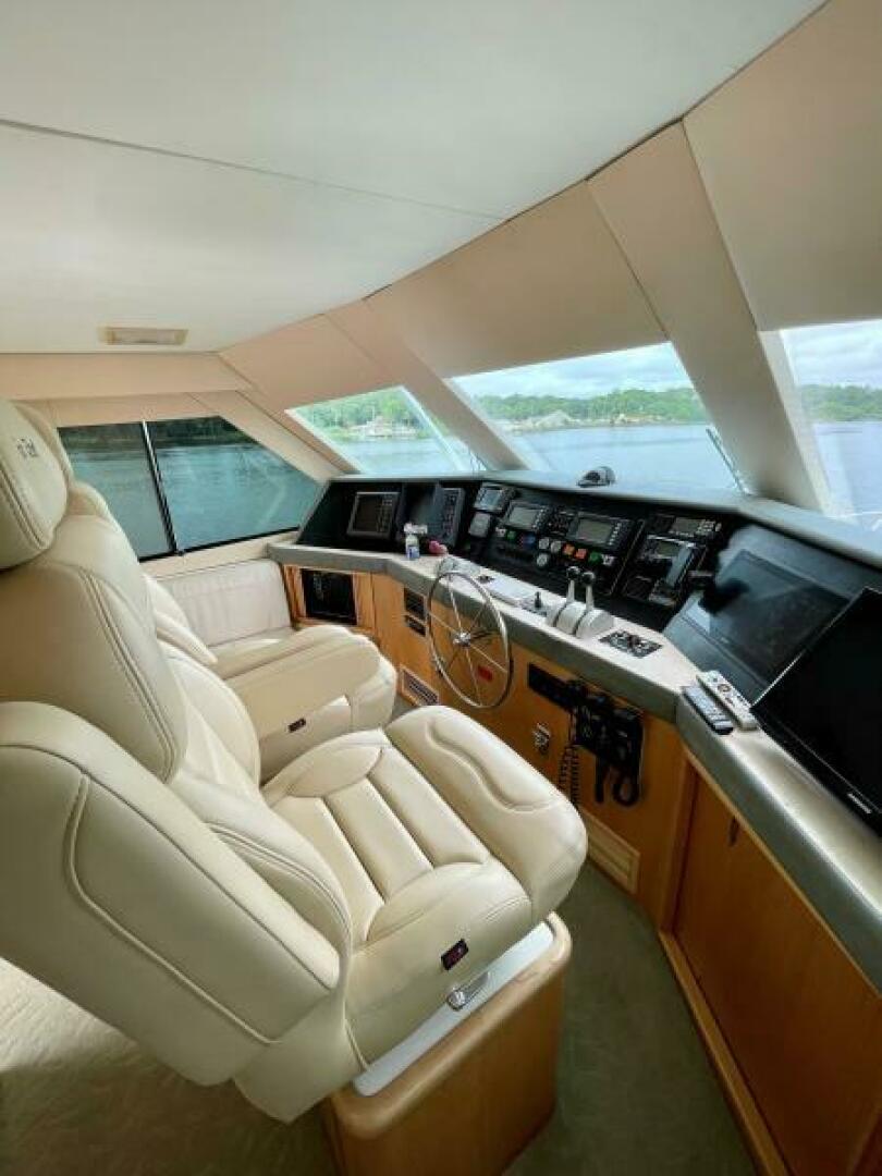 Slide: The Image of 1998 Hatteras 65 Sport Fish Helm 3 - 4928850