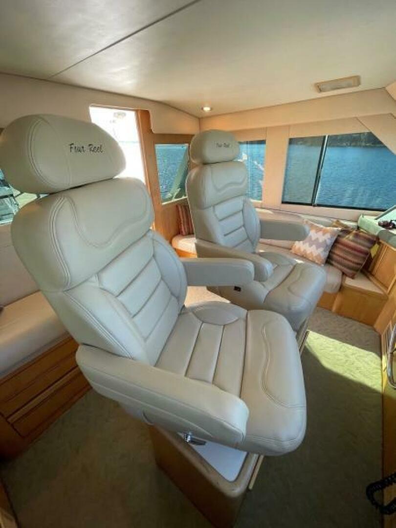 Slide: The Image of 1998 Hatteras 65 Sport Fish Helm 2 - 4928851