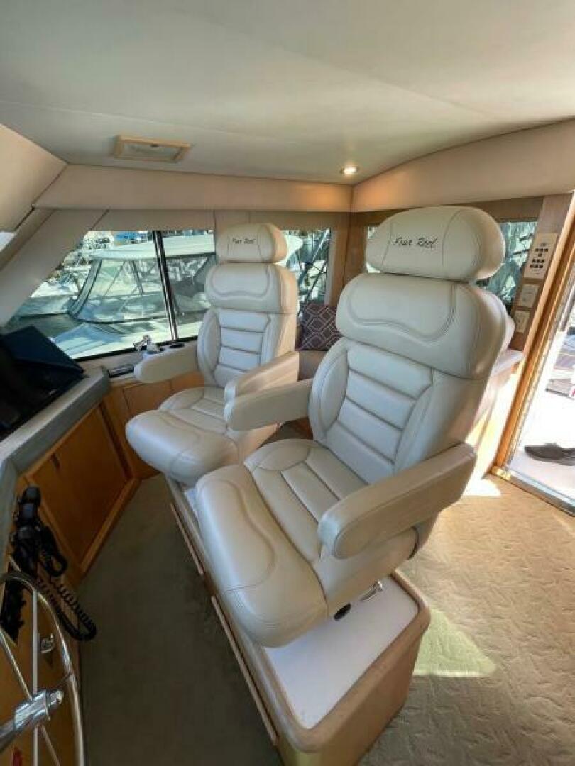 Slide: The Image of 1998 Hatteras 65 Sport Fish Helm 3 - 4928852