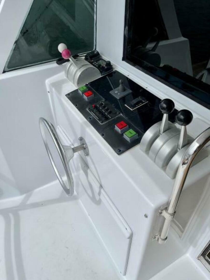 Slide: The Image of 1998 Hatteras 65 Sport Fish Controls - 4928854