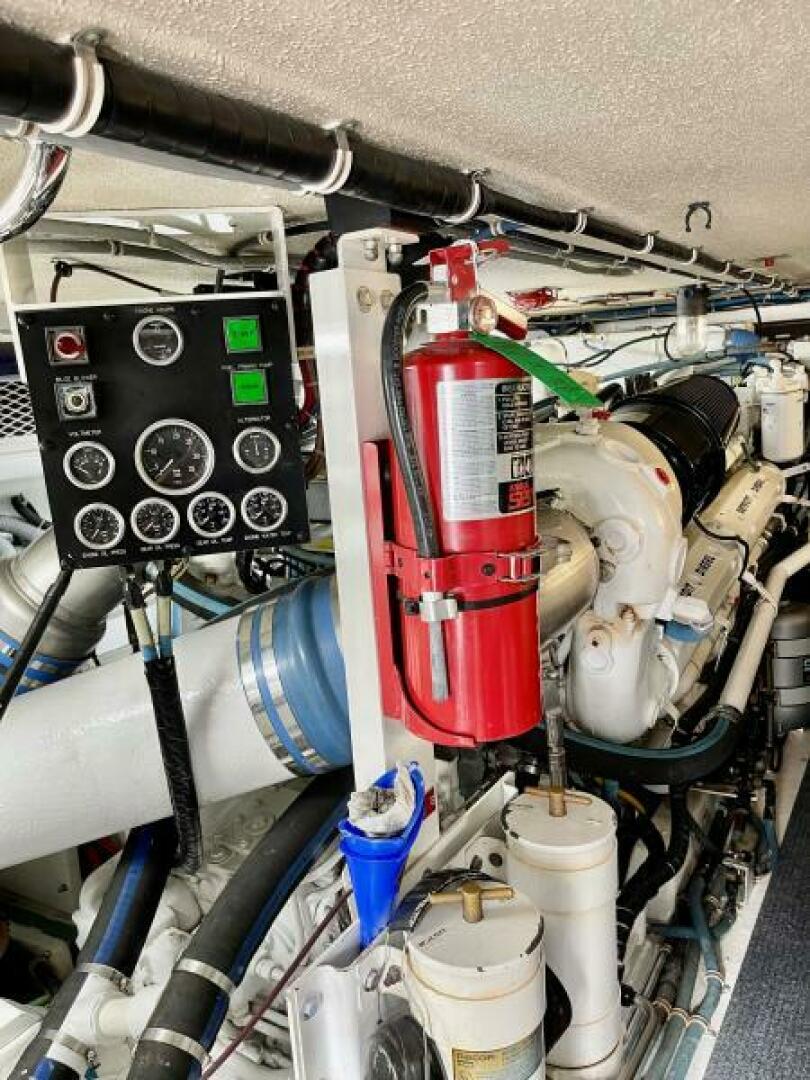 Slide: The Image of 1998 Hatteras 65 Sport Fish Engine Room (4) - 4928858