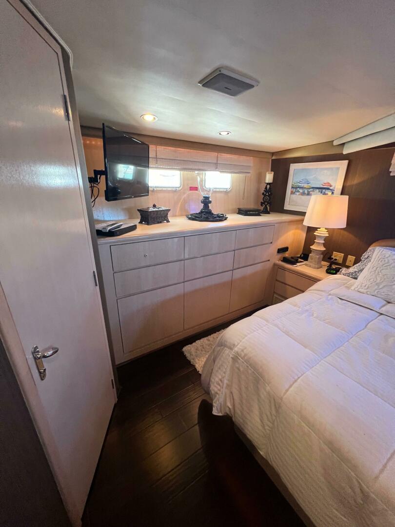 Slide: The Image of Hatteras 67 Extended Deckhouse 1993 - 4757758
