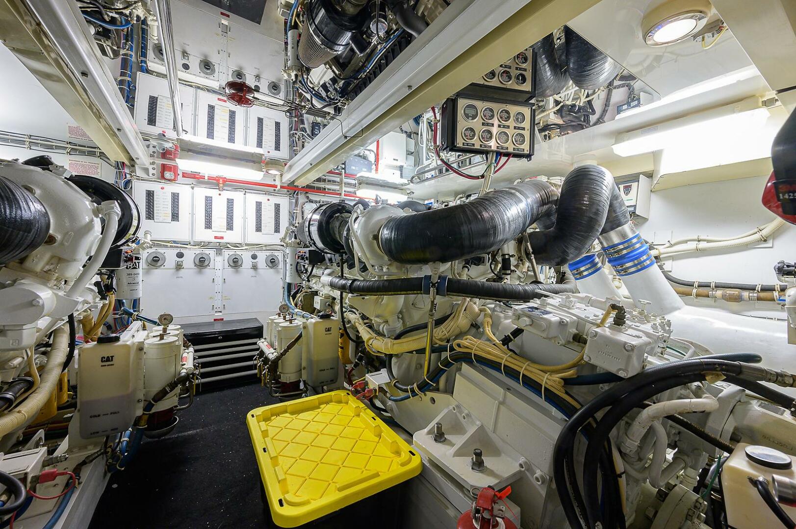 Slide: The Image of Hatteras 68 Convertible 2006 - 4189679