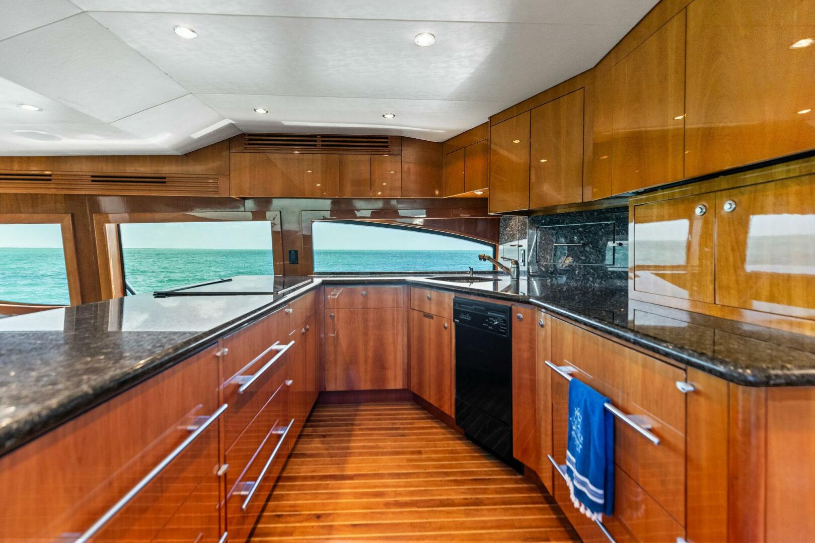 Slide: The Image of 2006 Hatteras 68 CNV Big Game - 5513408