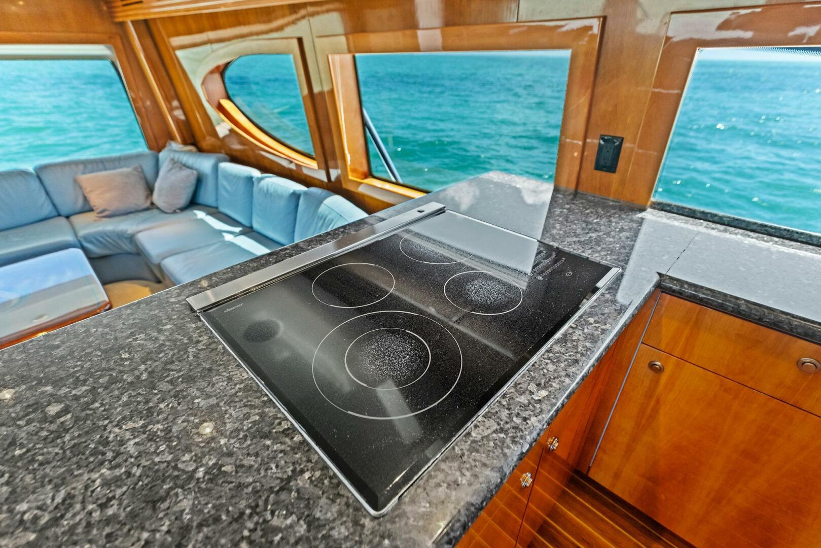 Slide: The Image of 2006 Hatteras 68 CNV Big Game - 5513409