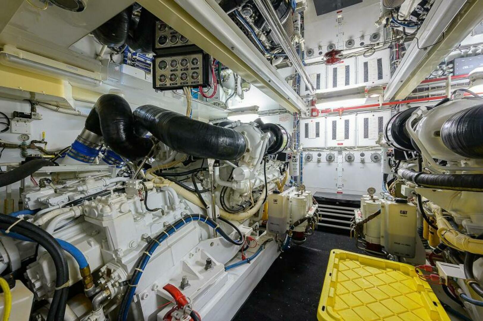 Slide: The Image of Hatteras 68 Convertible 2006 - 5340159