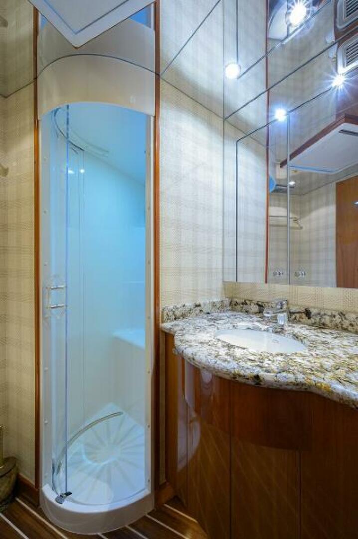 Slide: The Image of Hatteras 68 Convertible 2006 - 5340173