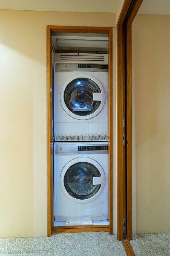 Slide: The Image of Hatteras 68 Convertible 2006 - 5340174