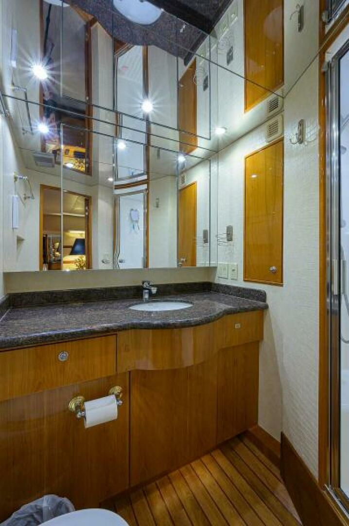 Slide: The Image of Hatteras 68 Convertible 2006 - 5340175