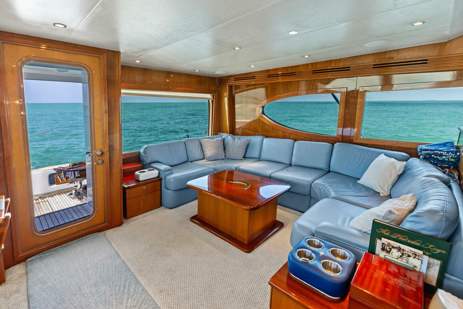 Slide: The Image of 2006 Hatteras 68 CNV Big Game Salon - 5513374