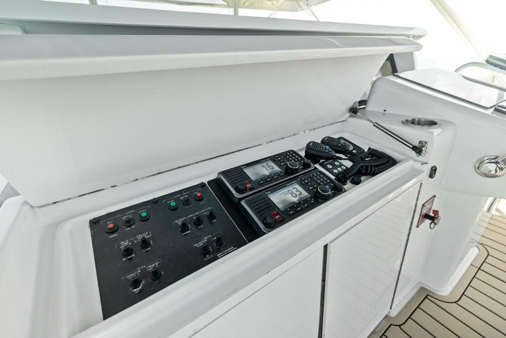 Slide: The Image of 2006 Hatteras 68 CNV Big Game - 5513388