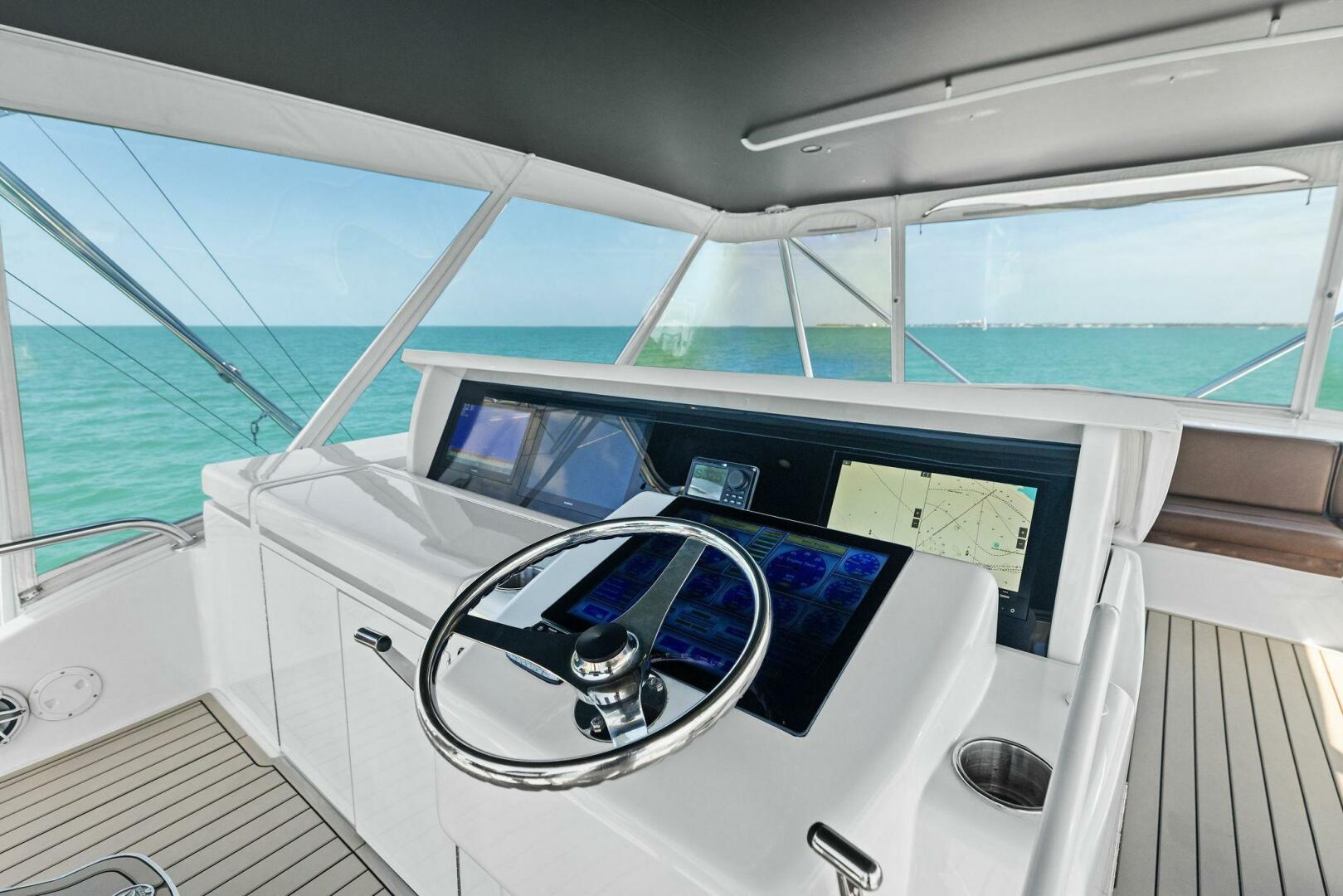 Slide: The Image of 2006 Hatteras 68 CNV Big Game Helm - 5513390