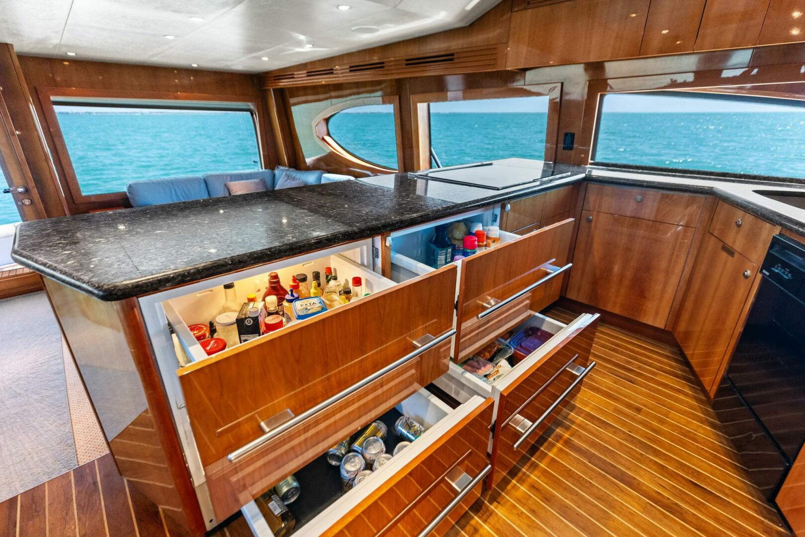 Slide: The Image of 2006 Hatteras 68 CNV Big Game - 5513406