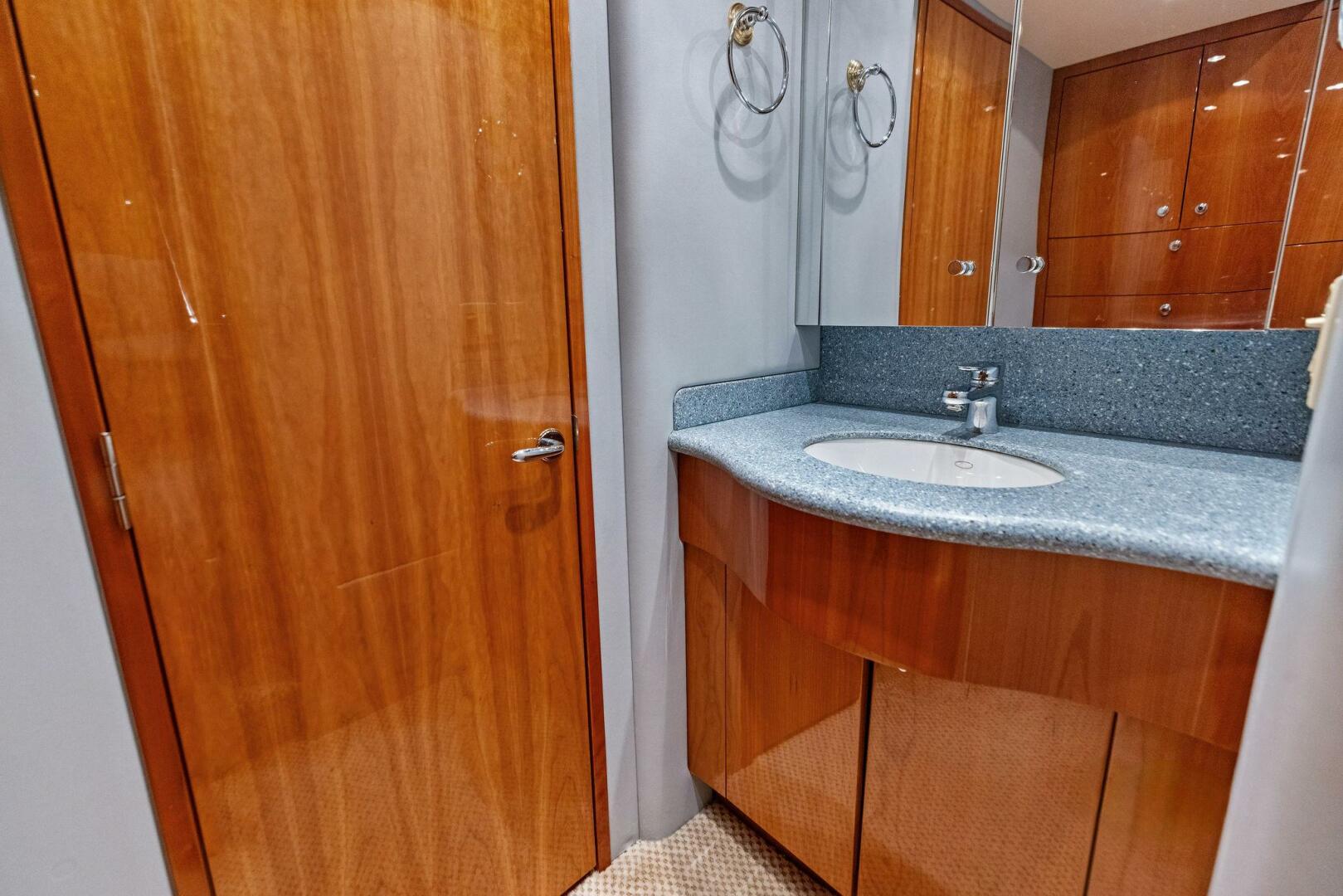 Slide: The Image of 2006 Hatteras 68 CNV Big Game Forward Stateroom Head - 5513417