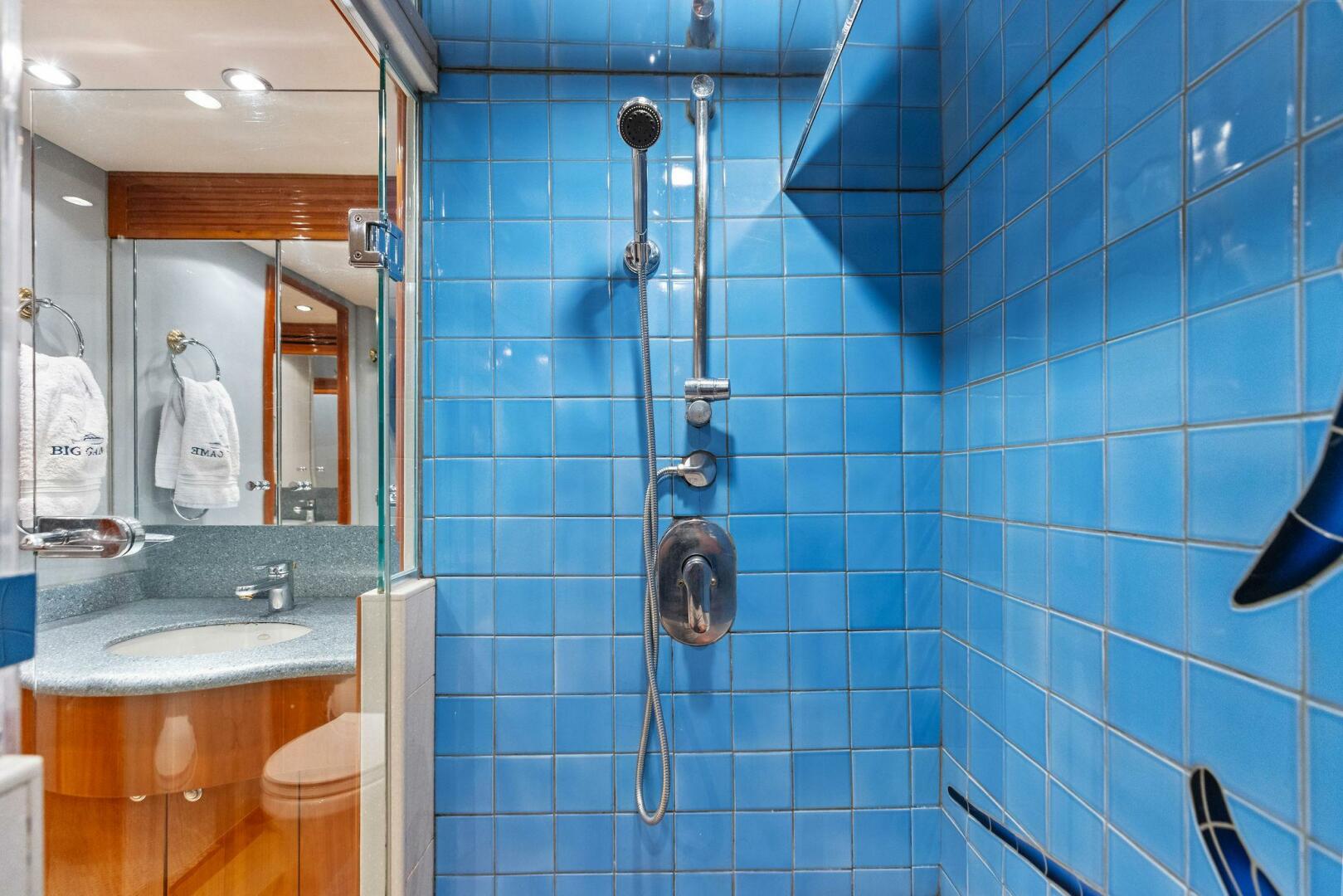 Slide: The Image of 2006 Hatteras 68 CNV Big Game - 5513421