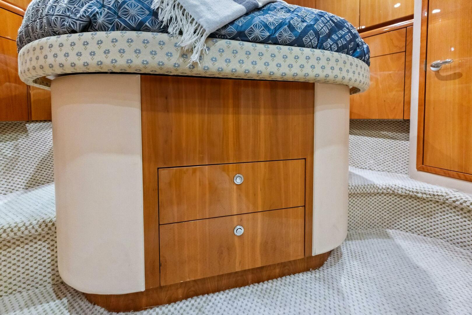 Slide: The Image of 2006 Hatteras 68 CNV Big Game - 5513423