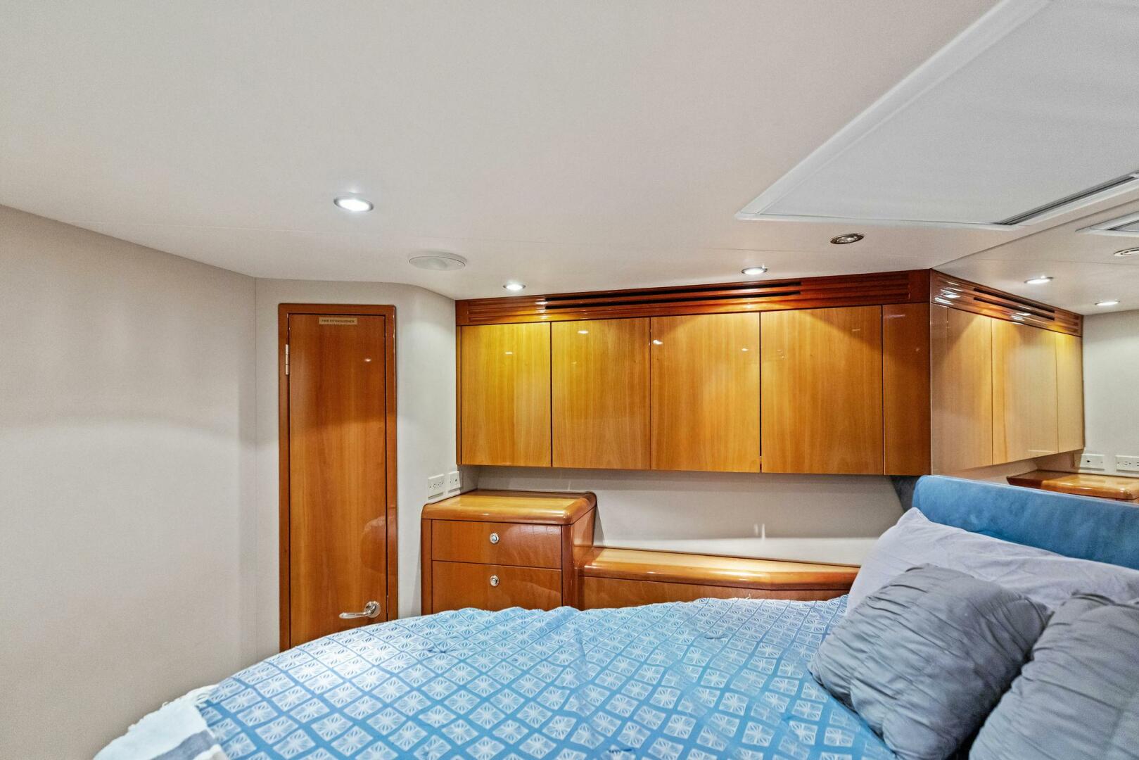 Slide: The Image of 2006 Hatteras 68 CNV Big Game - 5513425