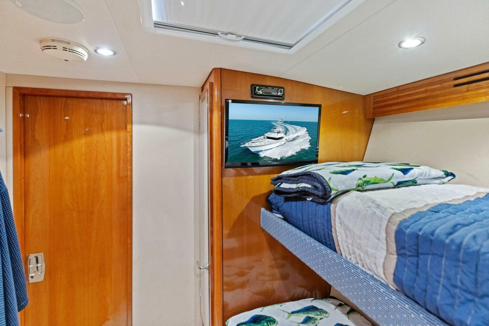 Slide: The Image of 2006 Hatteras 68 CNV Big Game Guest Stateroom - 5513426