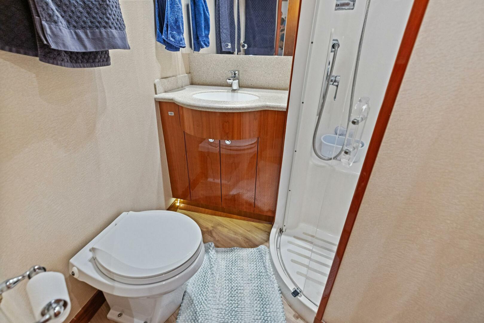 Slide: The Image of 2006 Hatteras 68 CNV Big Game Guest Head - 5513429