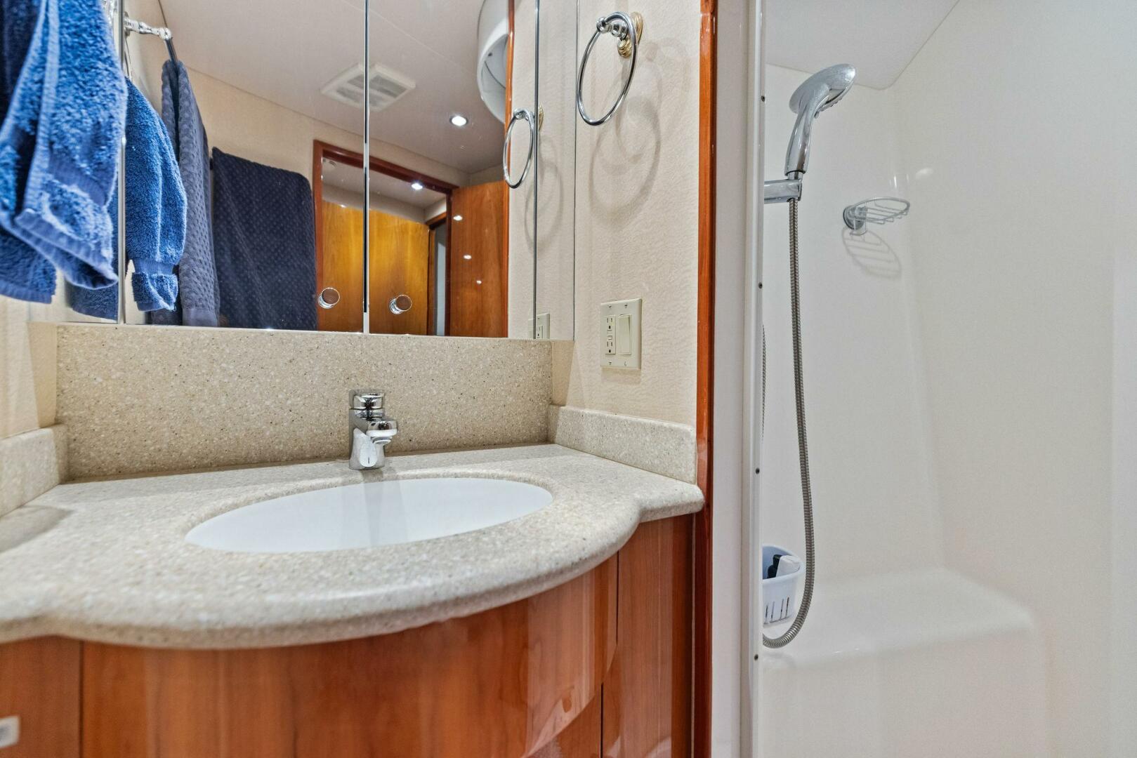 Slide: The Image of 2006 Hatteras 68 CNV Big Game - 5513430