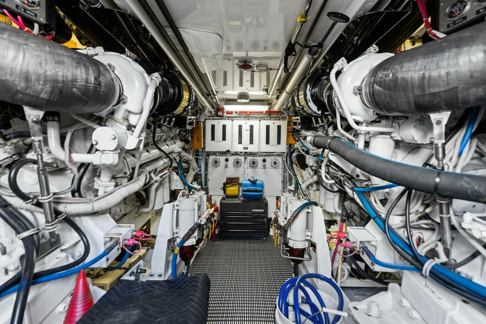 Slide: The Image of 2006 Hatteras 68 CNV Big Game Engine Room - 5513438