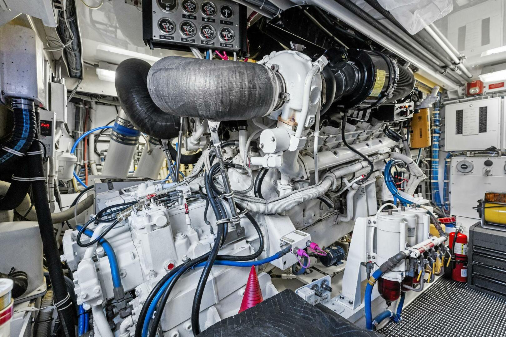 Slide: The Image of 2006 Hatteras 68 CNV Big Game - 5513439