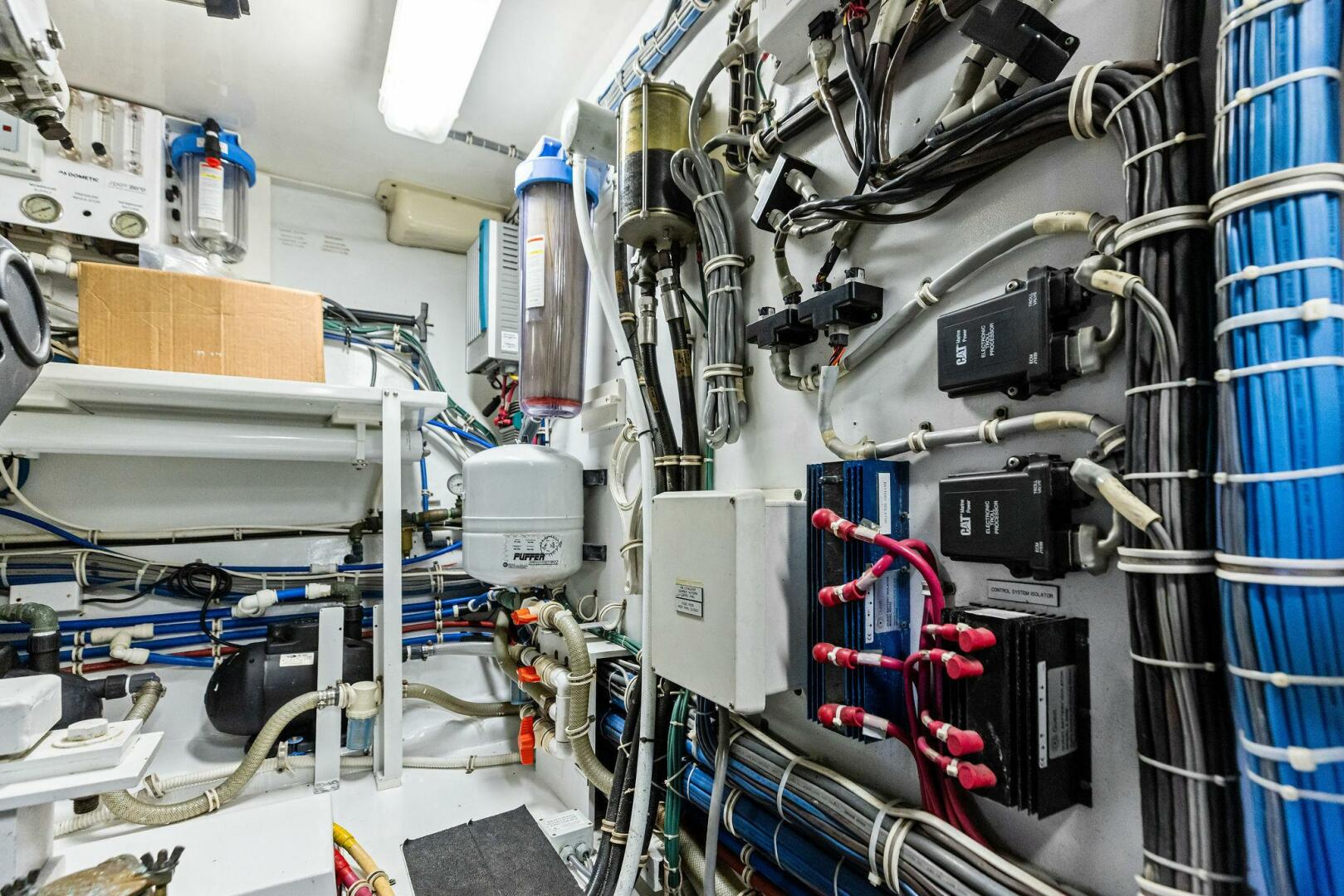 Slide: The Image of 2006 Hatteras 68 CNV Big Game - 5513441