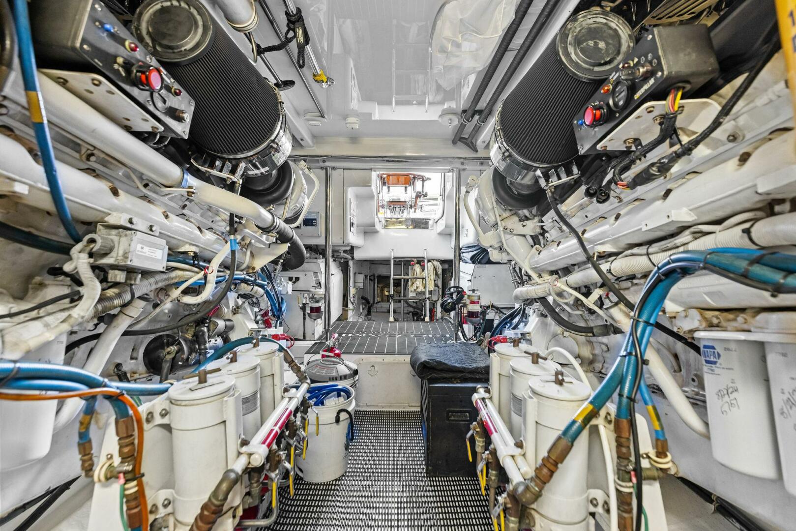 Slide: The Image of 2006 Hatteras 68 CNV Big Game - 5513444