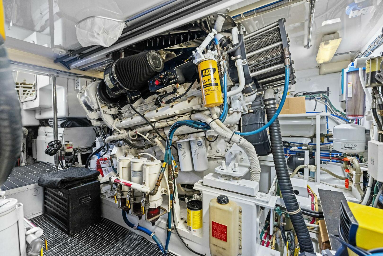 Slide: The Image of 2006 Hatteras 68 CNV Big Game - 5513446