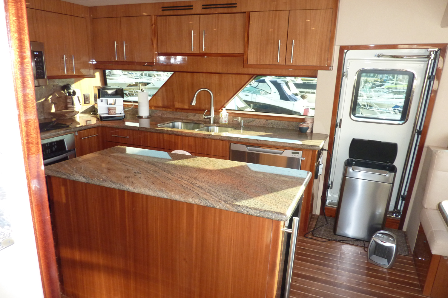 Slide: The Image of Hatteras 72 MOTOR YACHT 2008 - 15